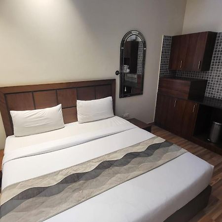 Uds Villa Scandinavian B&B - Next To Vfs Yeni Delhi Dış mekan fotoğraf